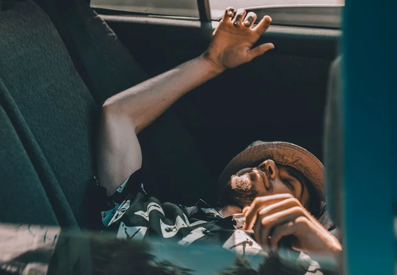 차박 캠핑 입문용 경차/SUV 평탄화: 레이 vs 캐스퍼, 180cm 성인 남자가 누워본 리얼 후기 (허리 통증 유무)