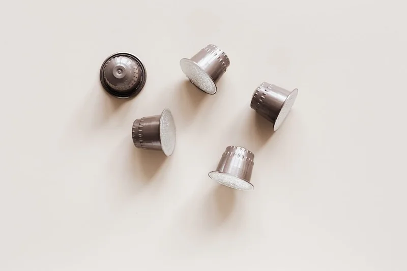 가정용 에스프레소 머신 vs 캡슐 머신: 스타벅스 끊고 월 15만 원 아끼기 (커피 맛과 유지비 철저 분석)