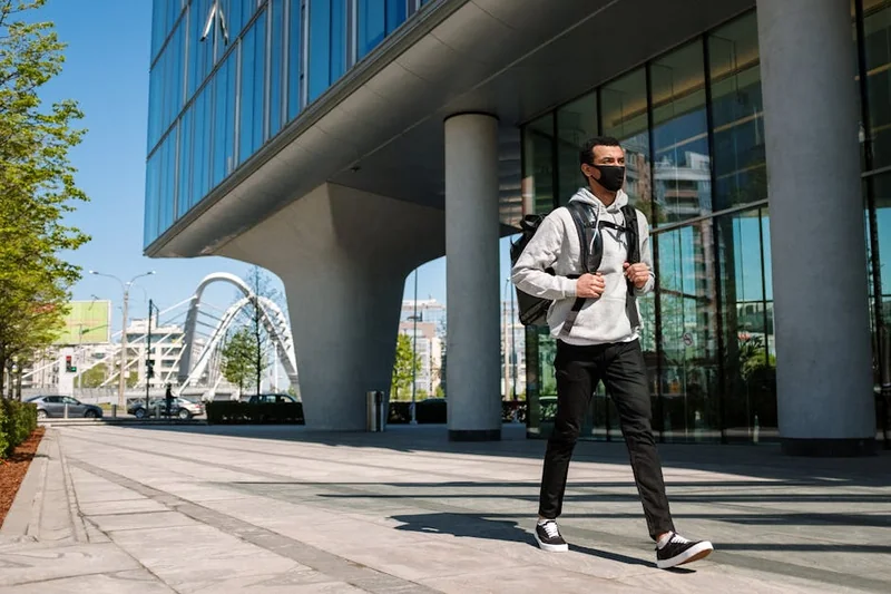 비대면 세탁/수선 서비스(런드리고/세탁특공대): 명품 패딩과 운동화 맡겨보니... (얼룩 제거율 및 배송 상태)